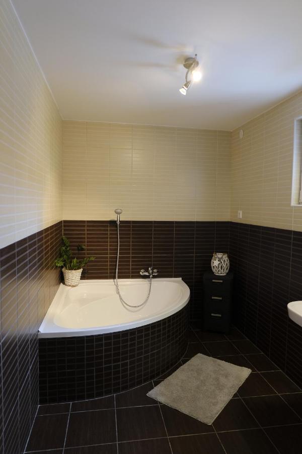 Kajari Apartmanhaz Balatonfőkajár 외부 사진